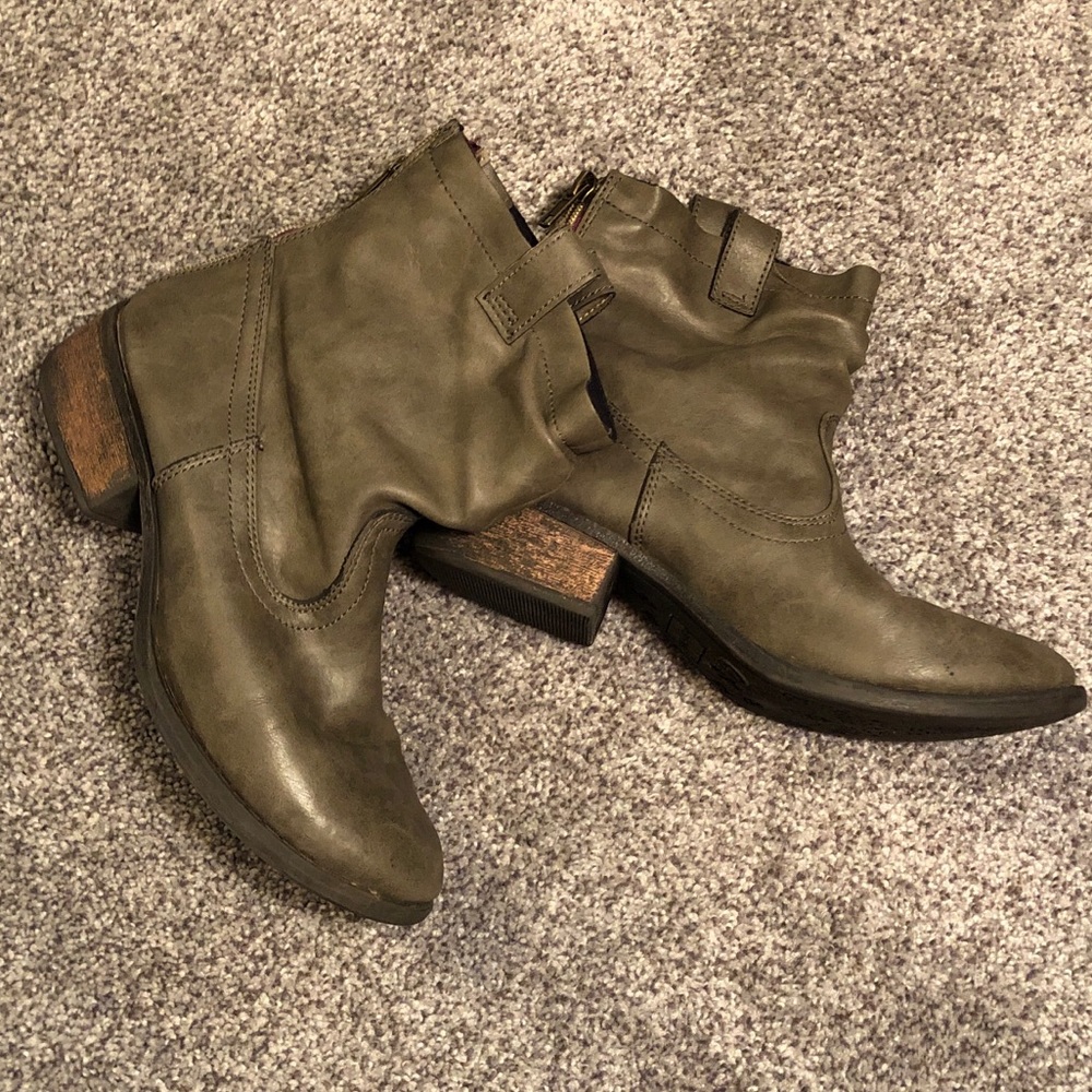EUC Steve Madden Ankle Boots
